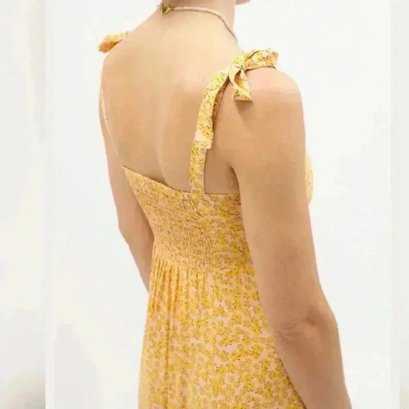 AUGUSTE
DEAN GIA MIDI DRESS IN
YELLOW - Picture 7 of 8